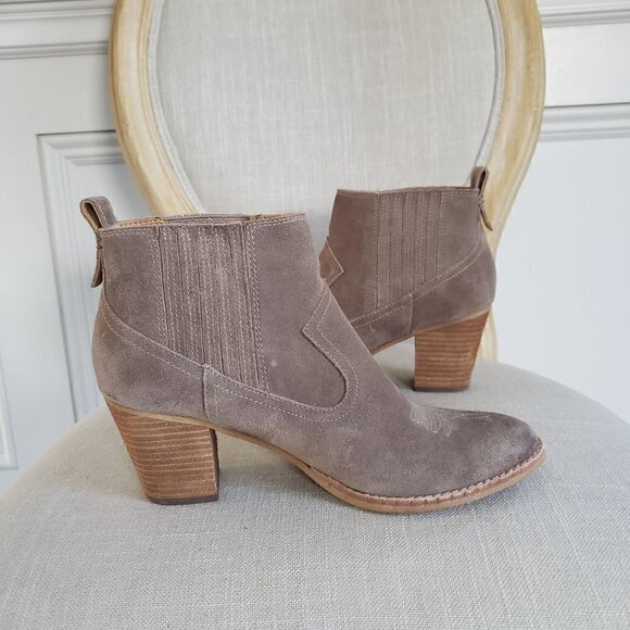 Dolce Vita Taupe Suede Western Toe Stitched Chelsea Ankle  NEW Dolce Vita Taupe Suede Western Toe Stitched Chelsea Ankle Stack Heel Bootie